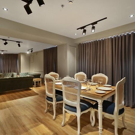 Sunday Hotel Vadodara Bagian luar foto