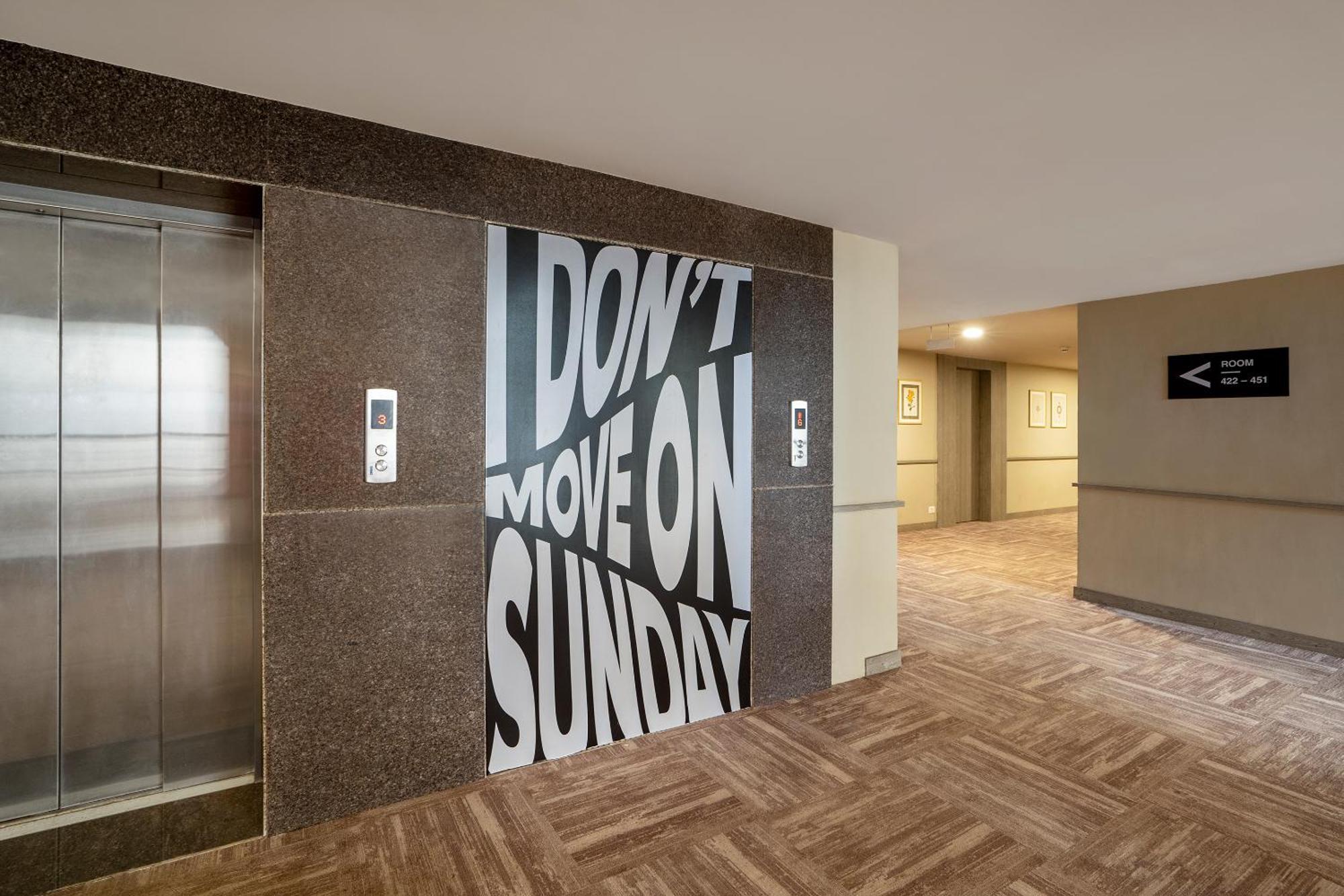 Sunday Hotel Vadodara Bagian luar foto